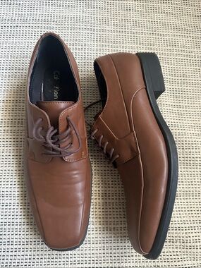 Calvin Klein Men’s Tan/Brown Leather Lace-Up Oxfords